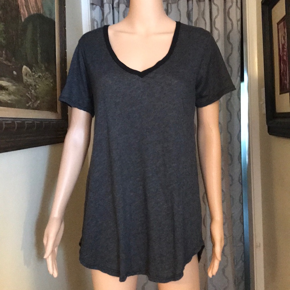 BNWOT Enti Glamour Size M V-Neck Black Top